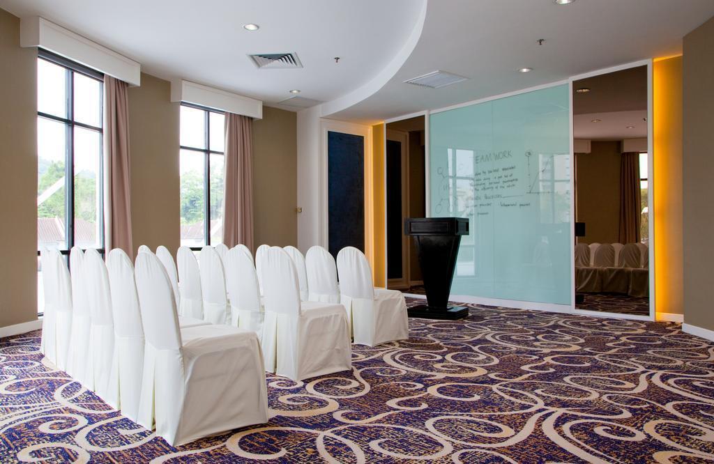 AC Hotel by Marriott Kuantan Bagian luar foto